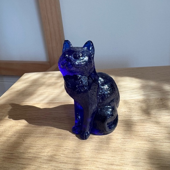 Vintage Mosser Glass Sitting Cat Dark Cobalt Blue 3 Inch Signed M at Tail - Picture 1 of 8